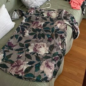 Demure floral midi dress perfect for a day at the winery!